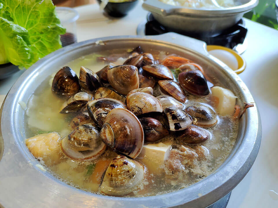 蒜香鮮蛤鍋(牛肉，附蛋) NT.270