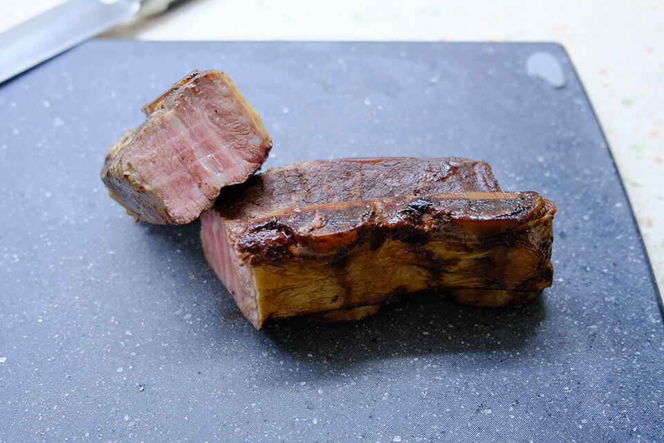 柴燻牛小排厚度扎實-阿根廷式烤牛肉推薦